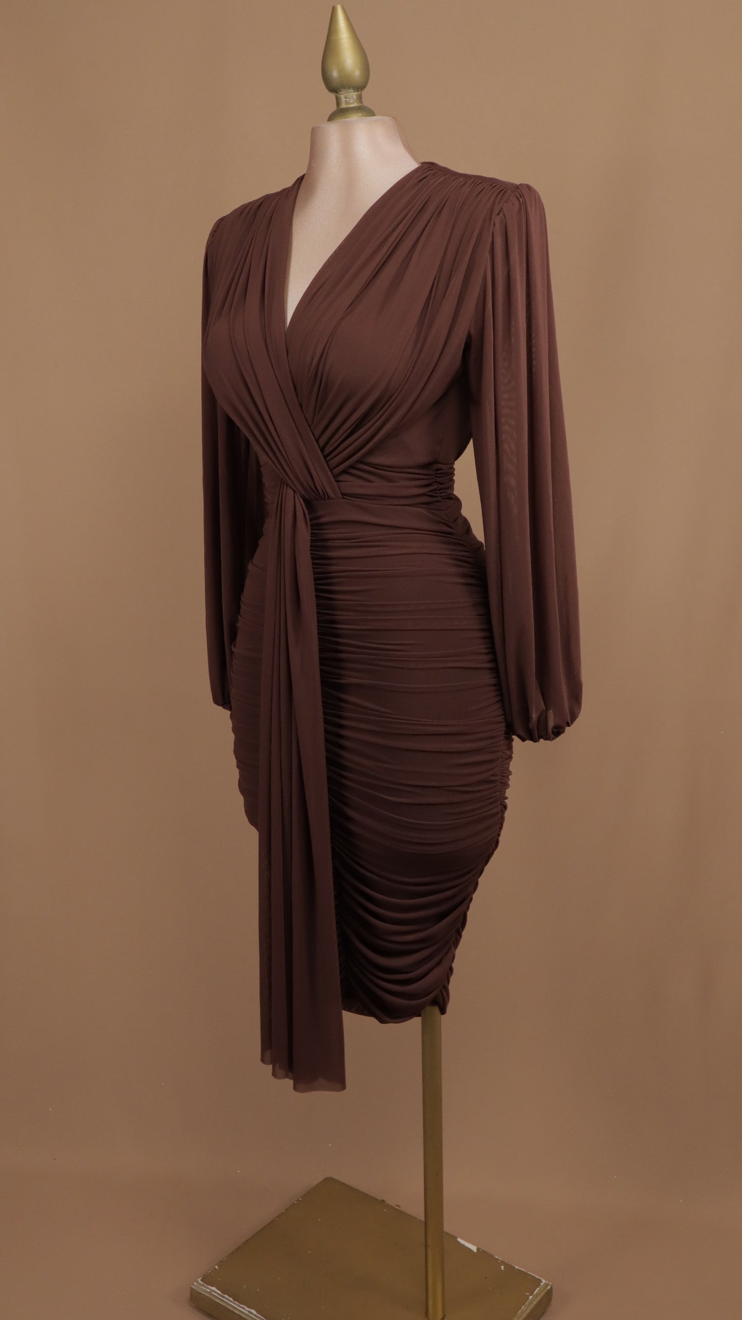 Vestido midi manga larga con escote en V