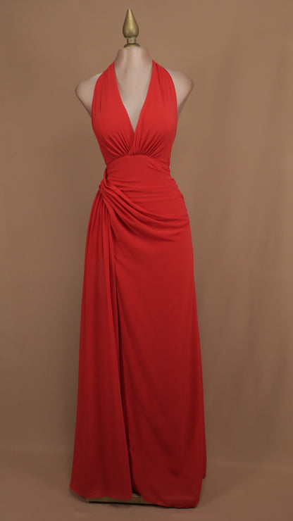 Vestido largo cuello halter con plisado en cadera