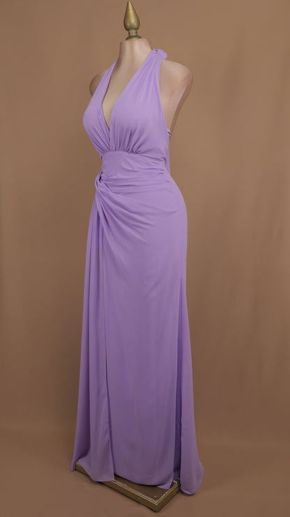 Vestido largo cuello halter con plisado en cadera