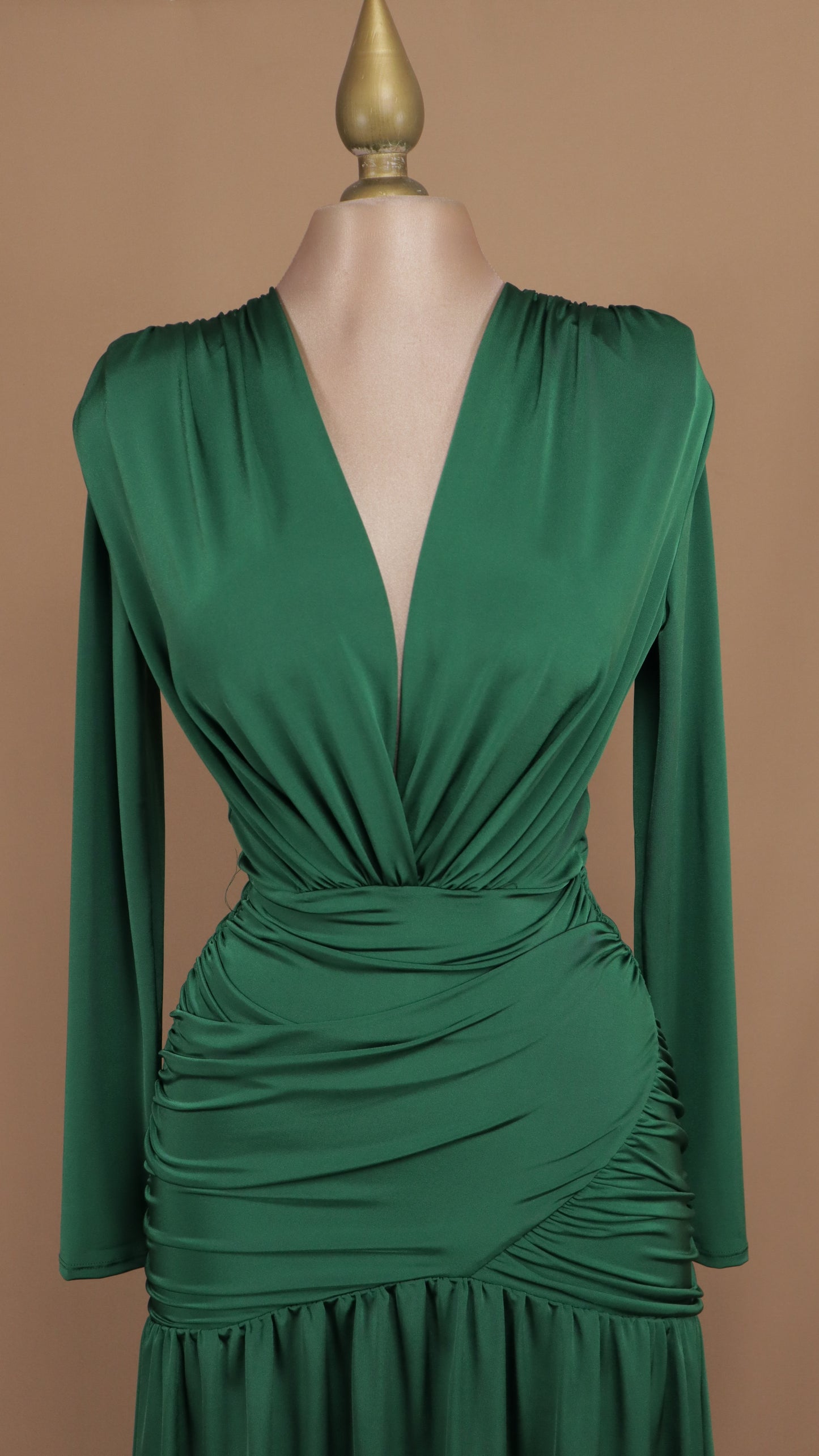 Vestido largo de licra manga larga escote en V