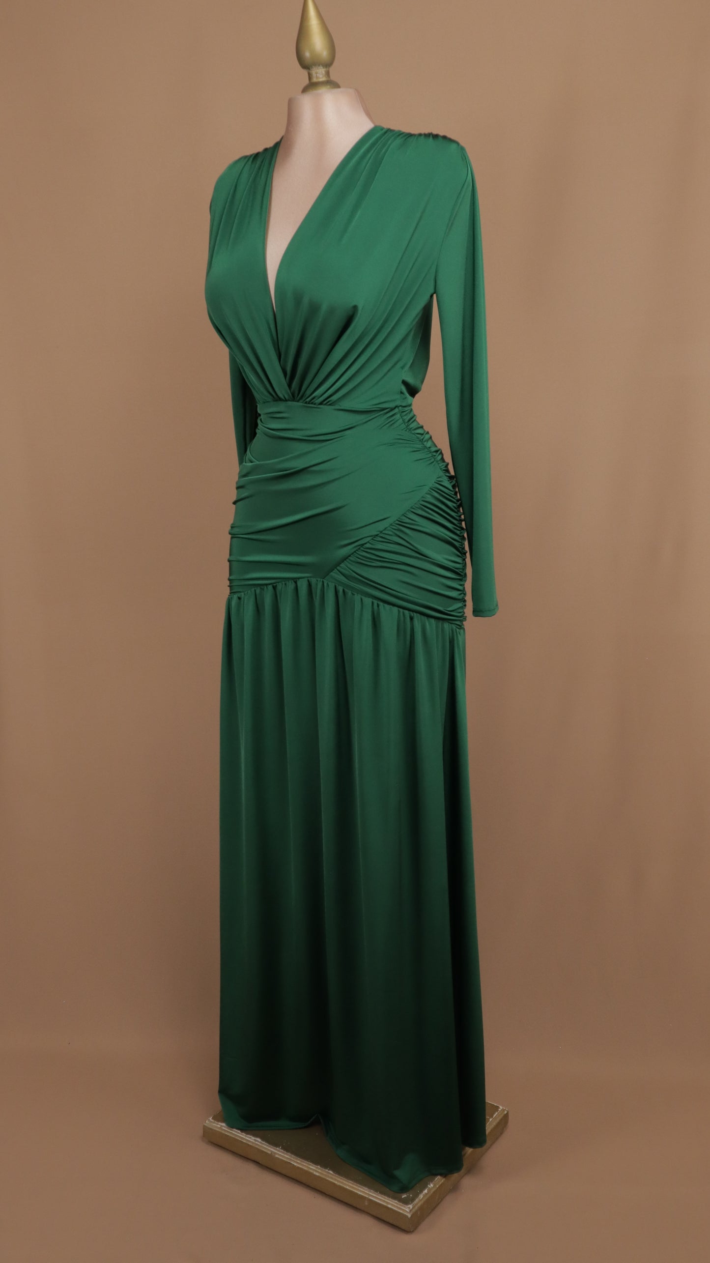 Vestido largo de licra manga larga escote en V