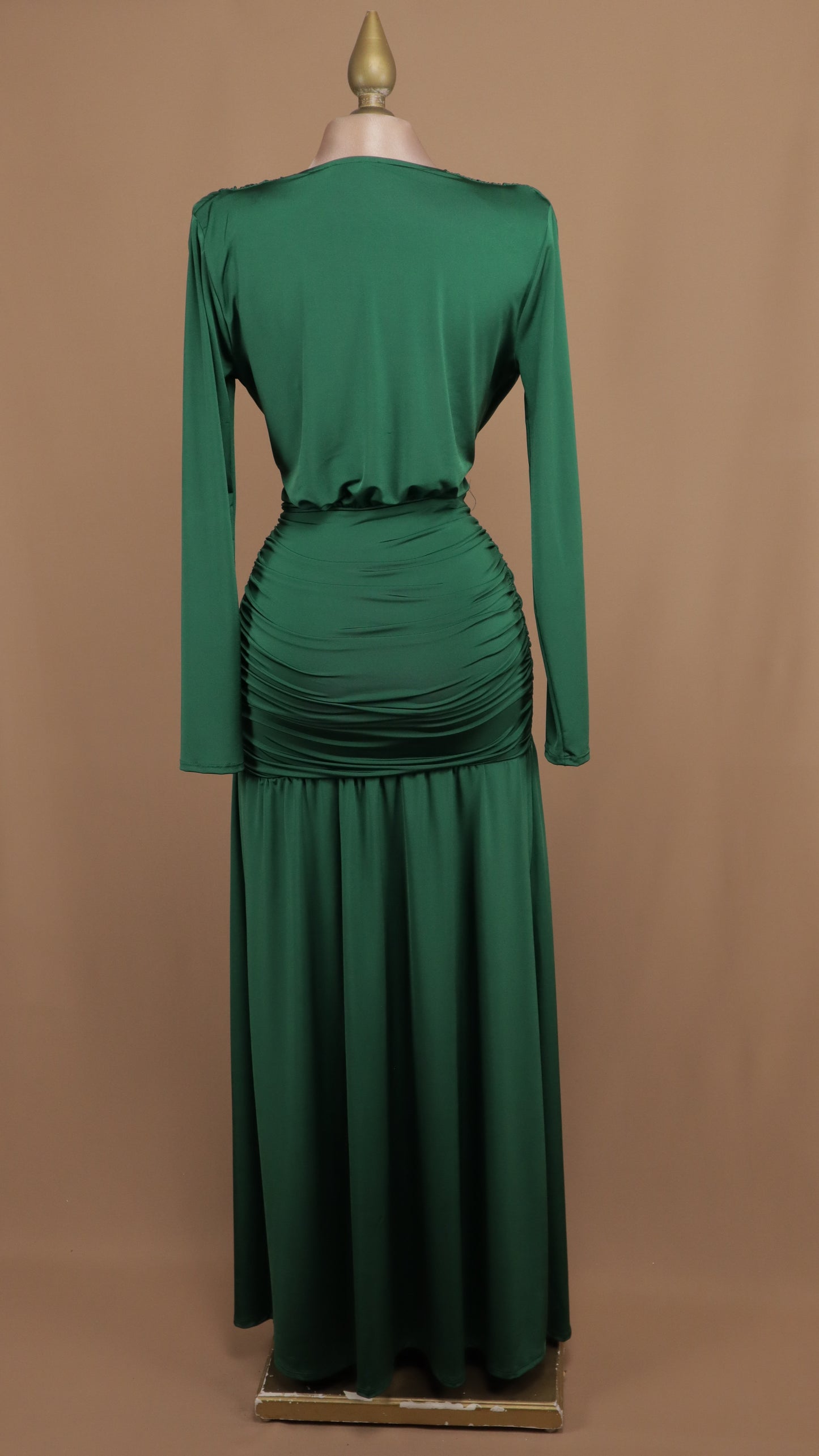 Vestido largo de licra manga larga escote en V