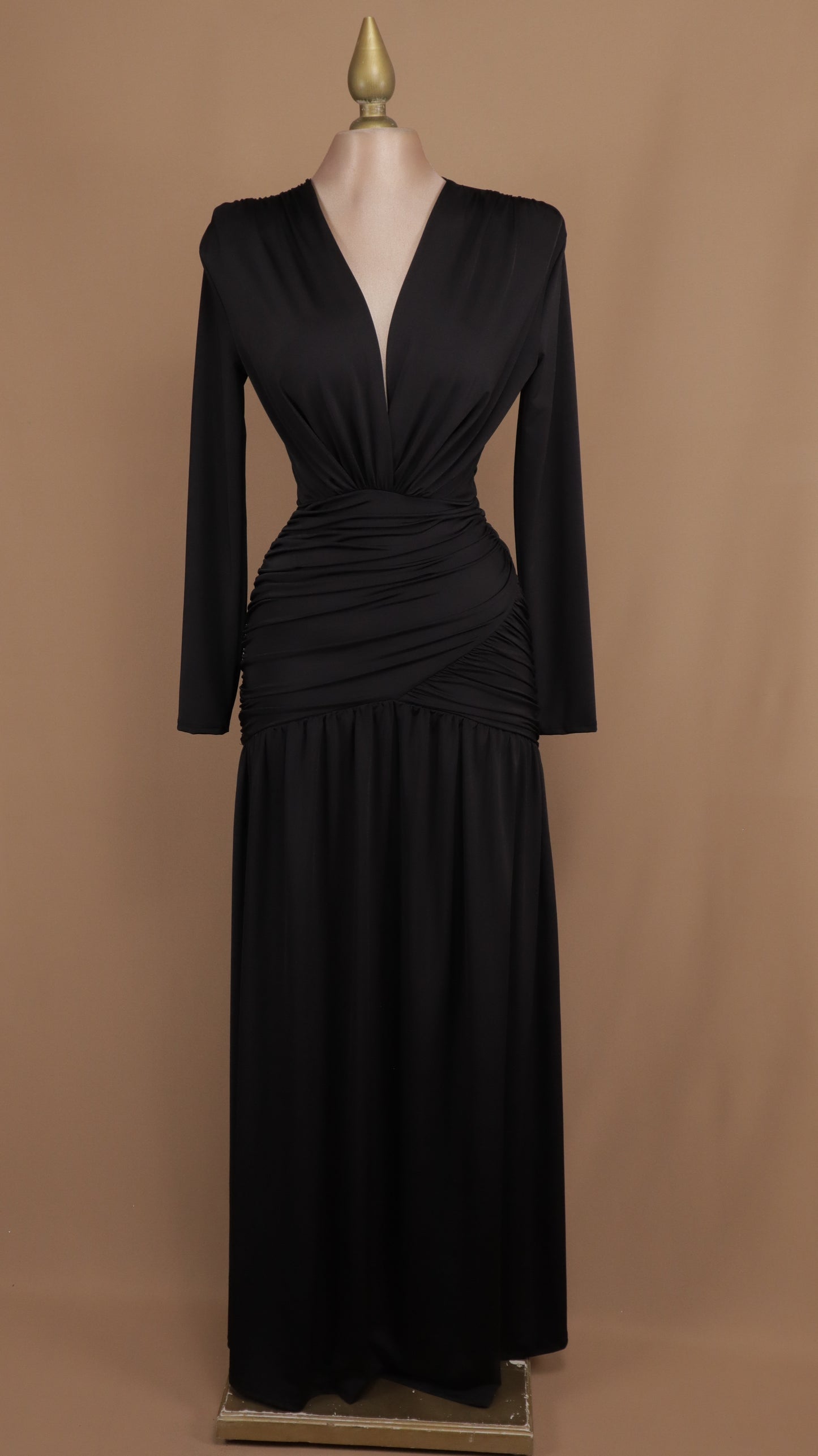 Vestido largo de licra manga larga escote en V