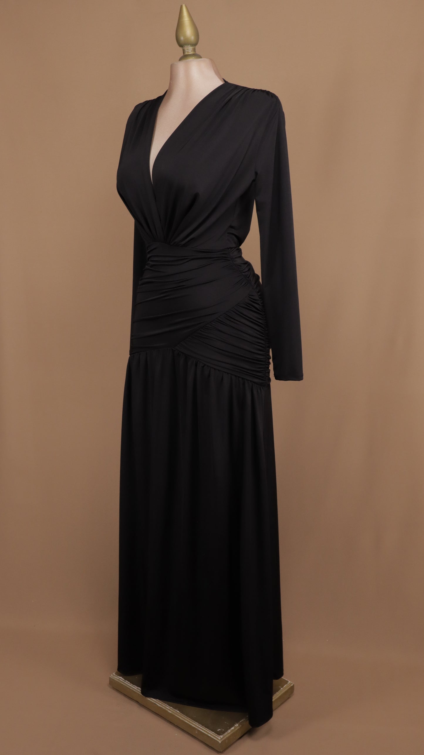 Vestido largo de licra manga larga escote en V