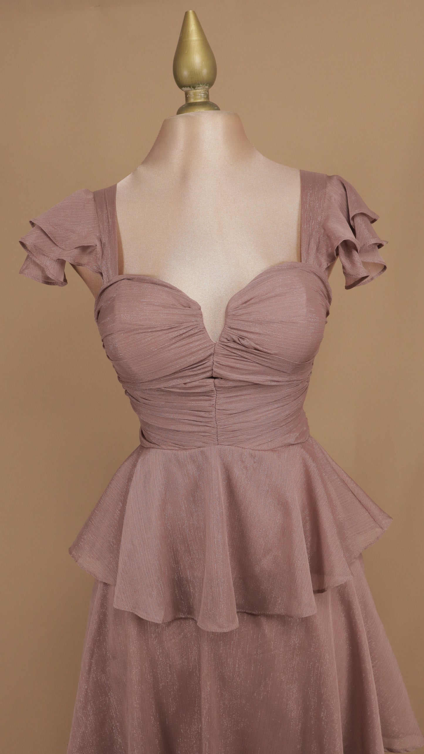 Vestido largo con olanes en falda y corset