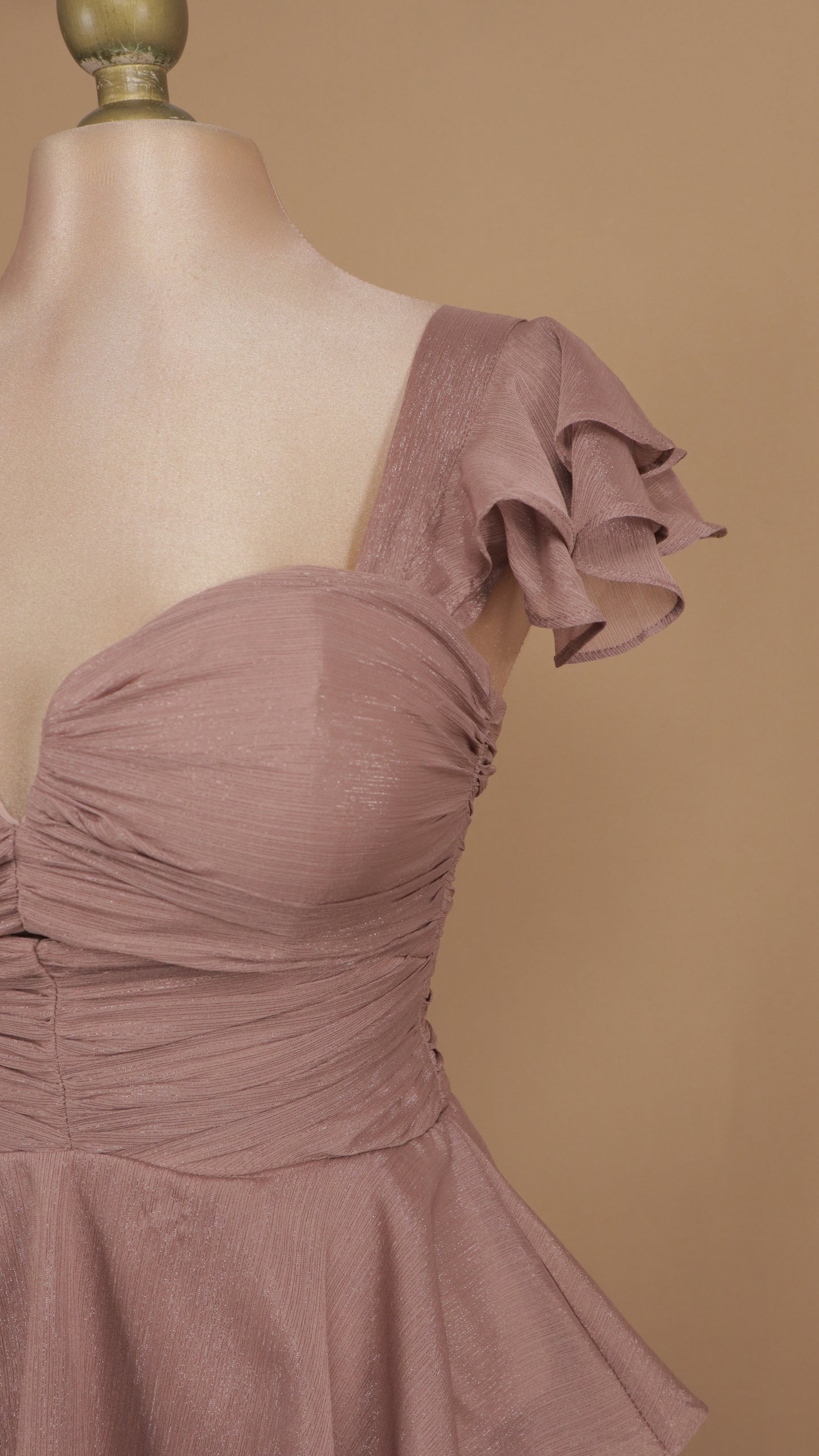 Vestido largo con olanes en falda y corset