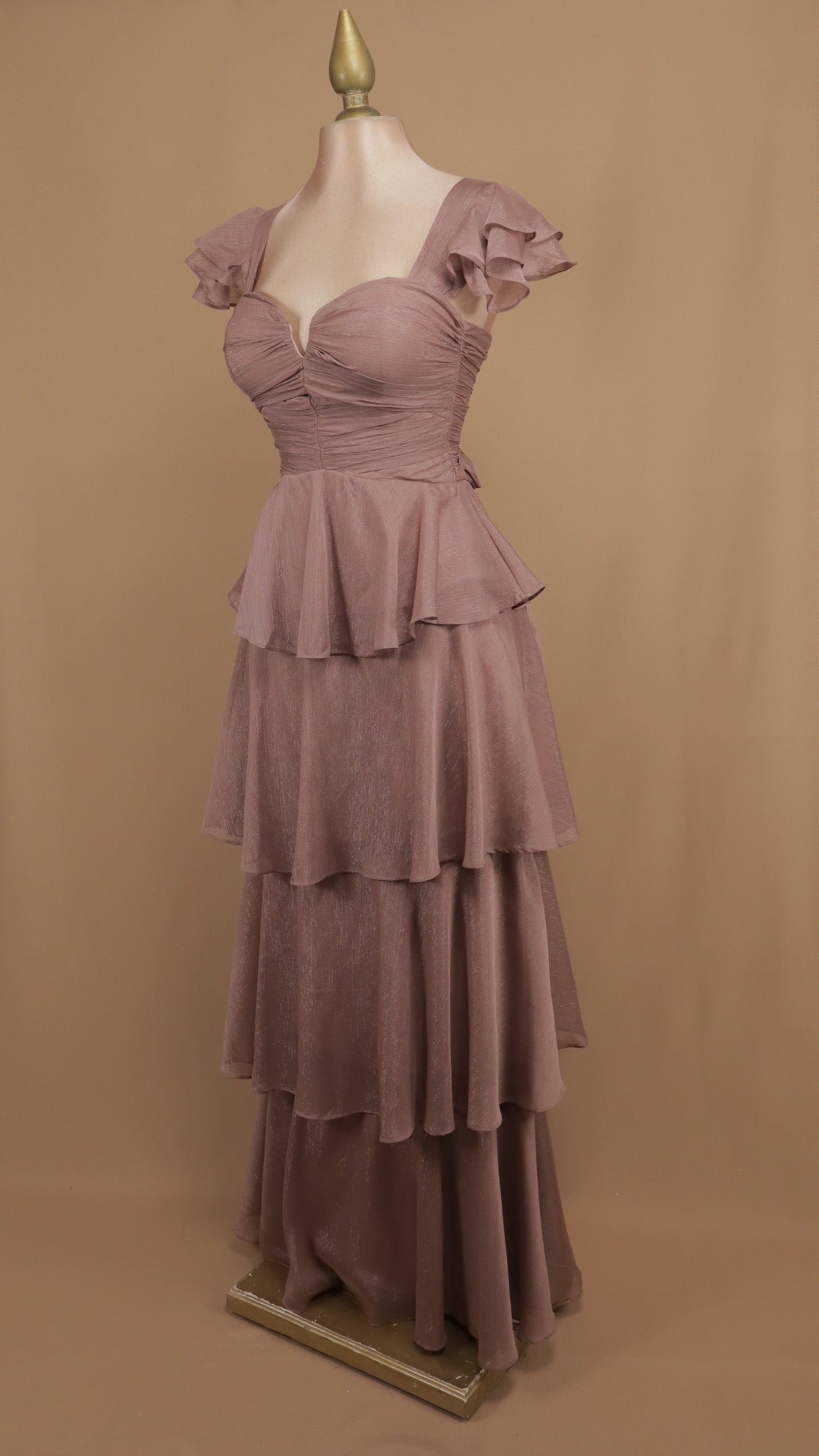 Vestido largo con olanes en falda y corset