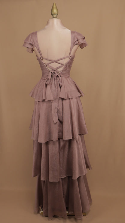 Vestido largo con olanes en falda y corset