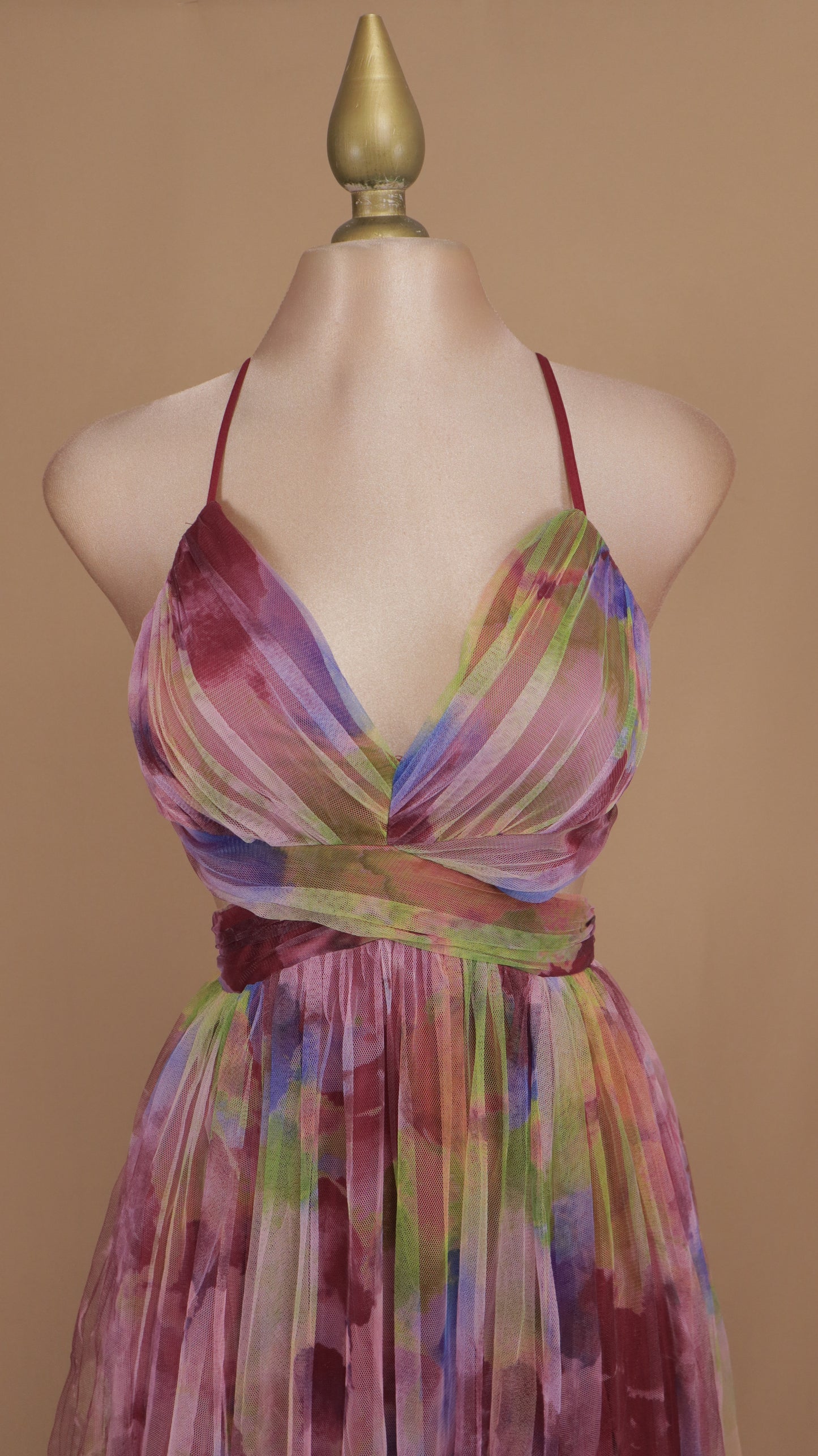 Vestido largo con estampado y escote