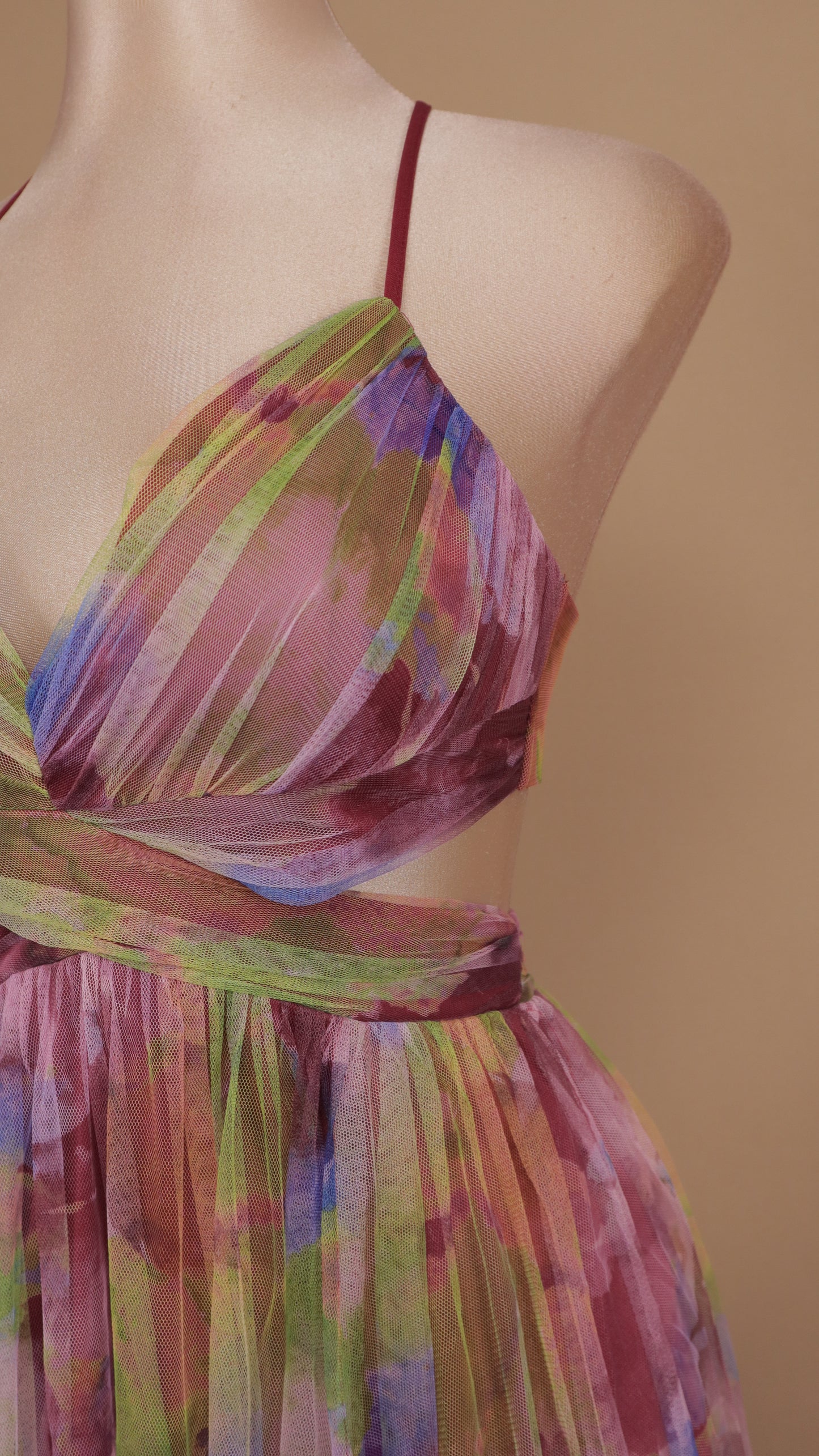 Vestido largo con estampado y escote