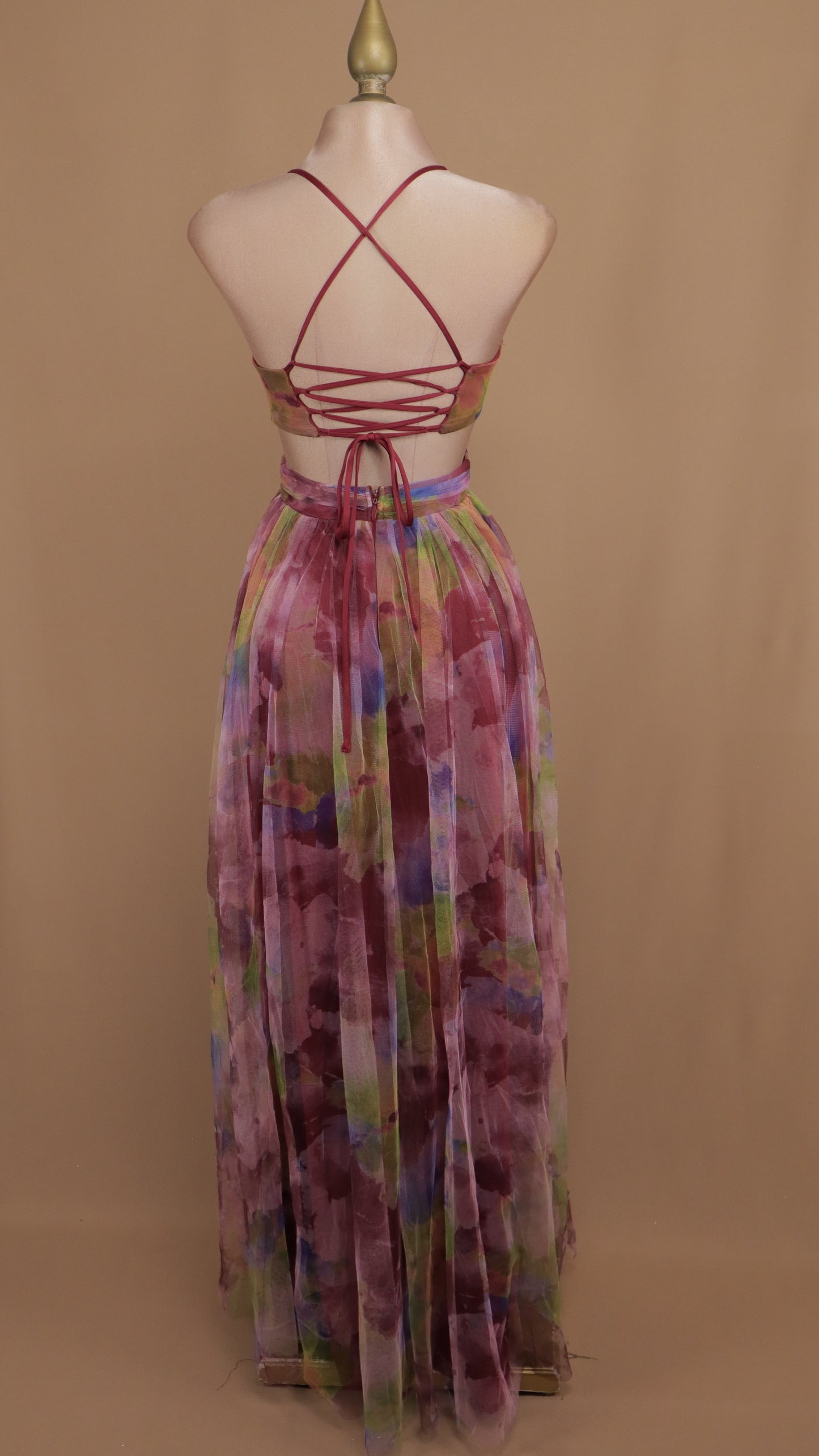 Vestido largo con estampado y escote