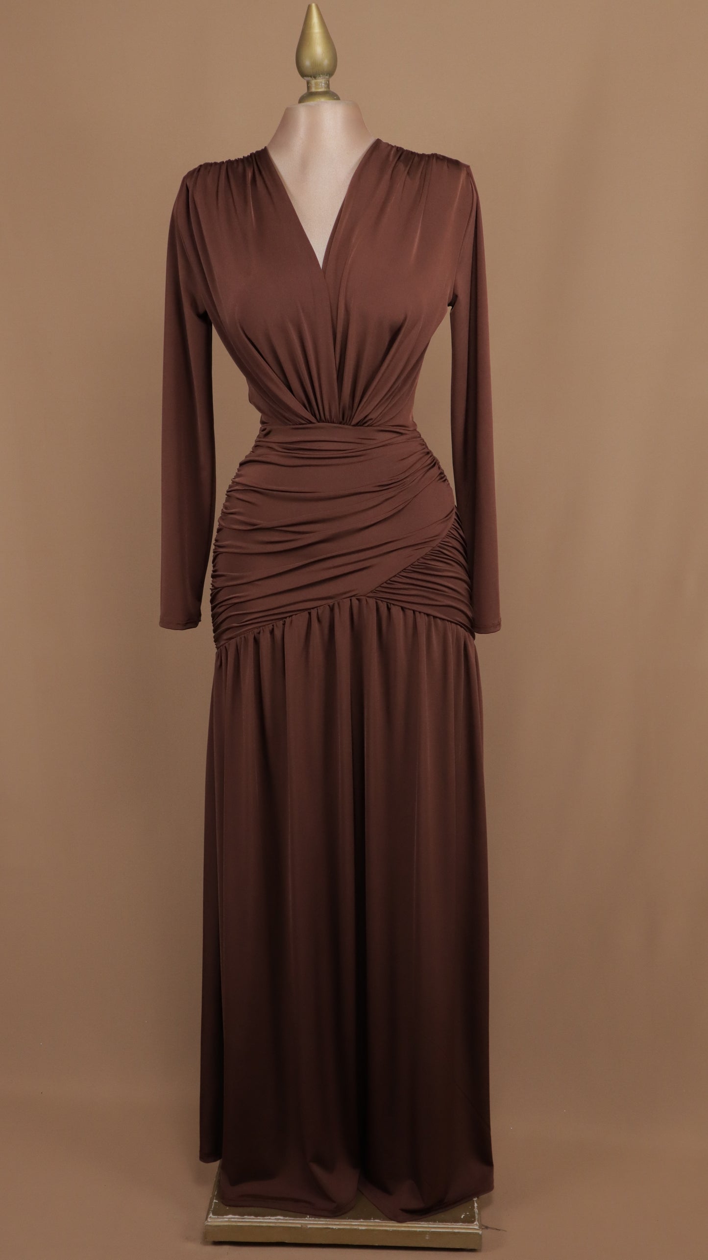 Vestido largo de licra manga larga escote en V