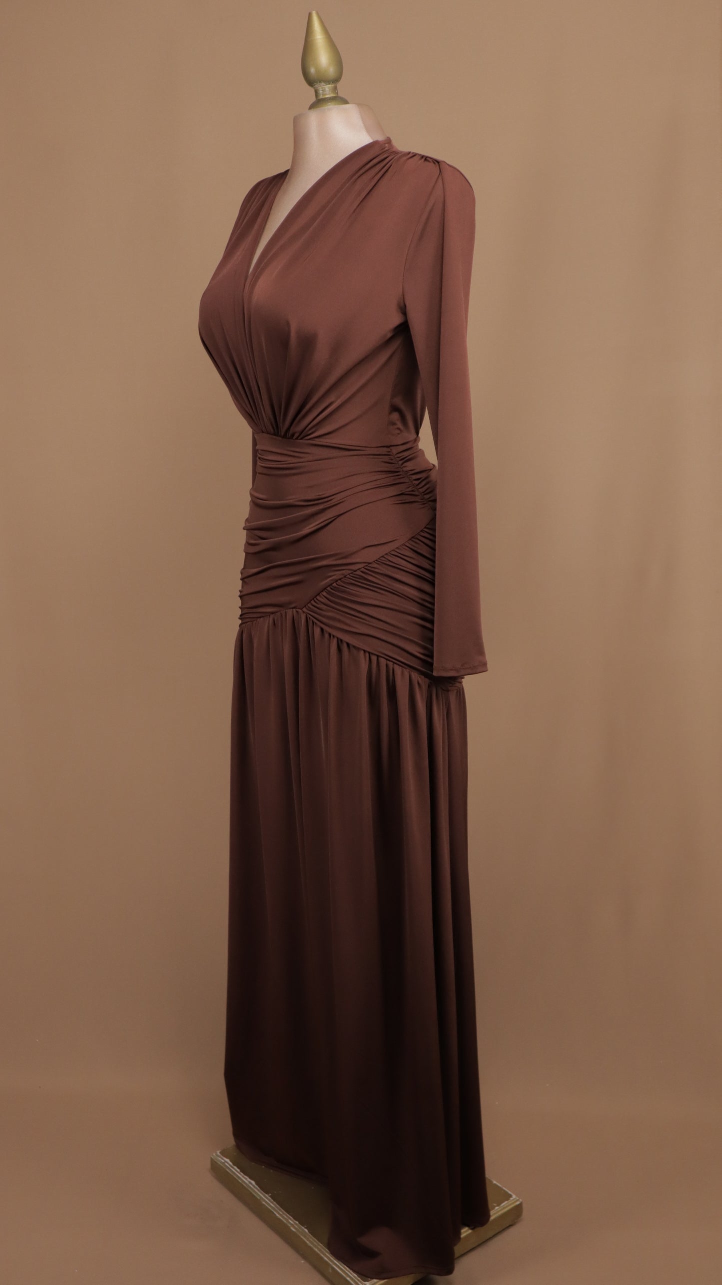 Vestido largo de licra manga larga escote en V