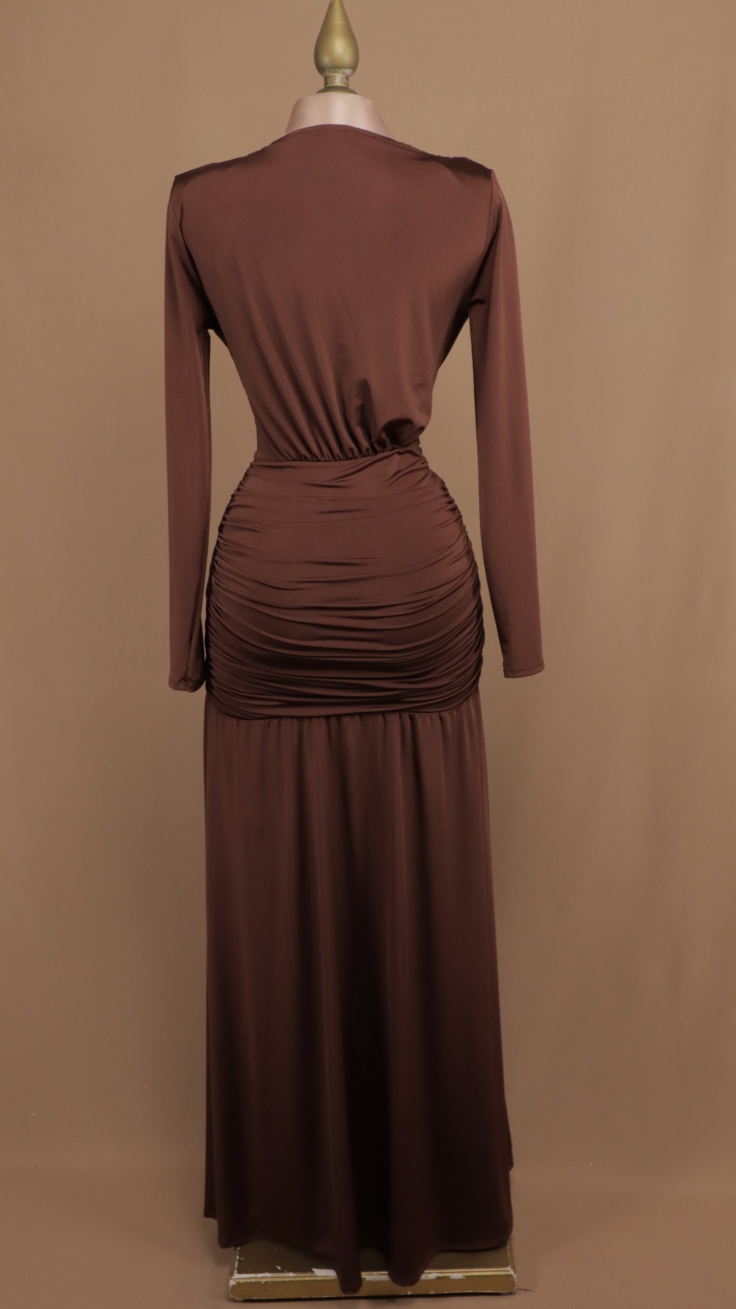 Vestido largo de licra manga larga escote en V