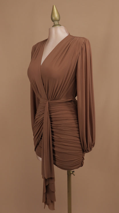 Vestido corto manga larga con escote en V y fresco