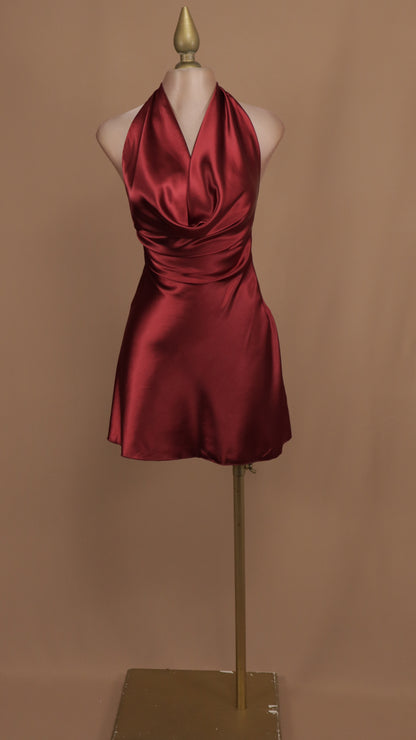 vestido corto halter satinado