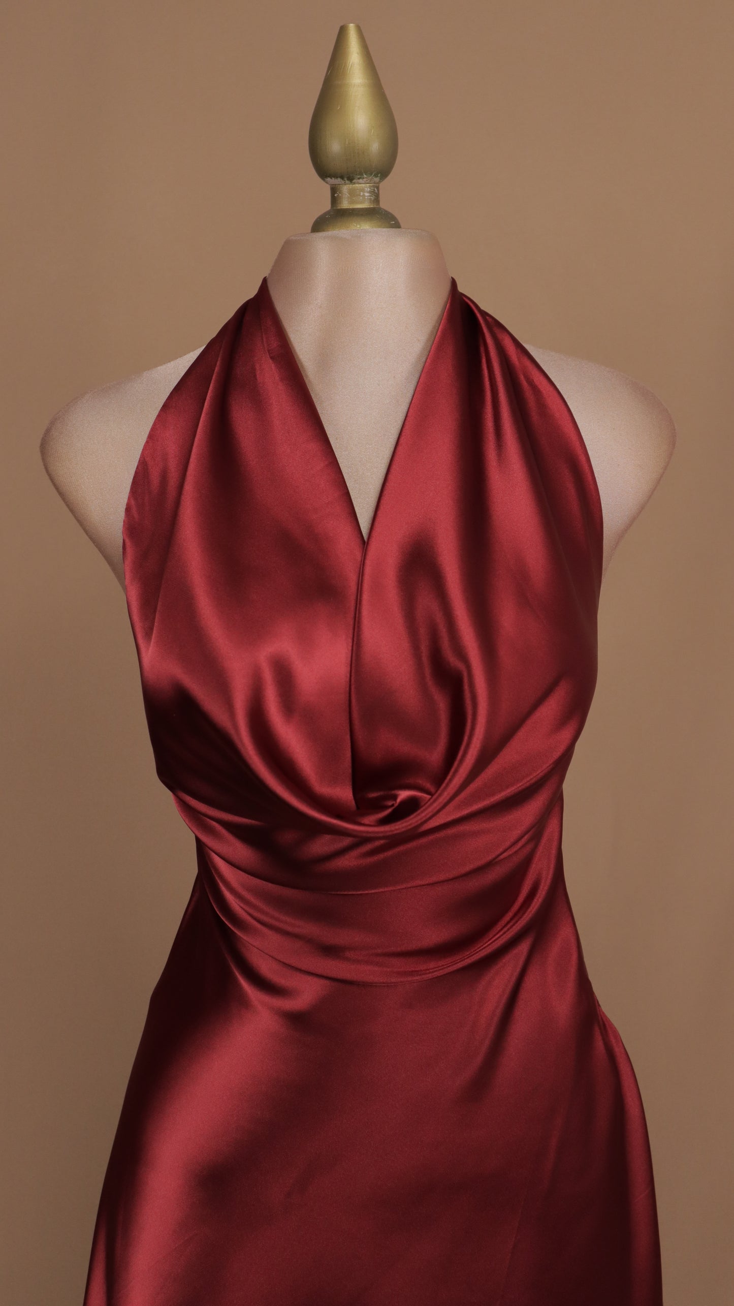 vestido corto halter satinado