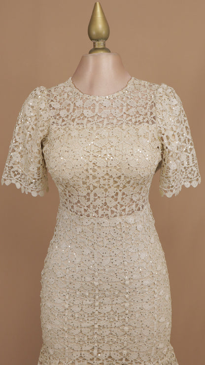 Vestido midi con encaje y manga