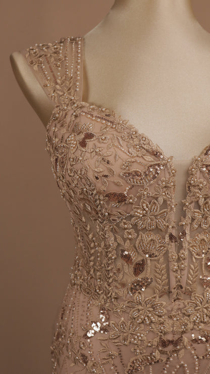 Vestido largo plus size corte sirena con aplicación