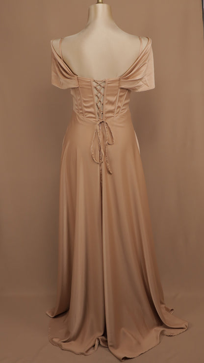 Vestido largo talla extra al hombro con aplicación