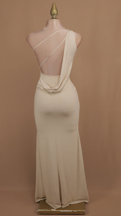 Vestido largo asimétrico con escote en la espalda y destellos