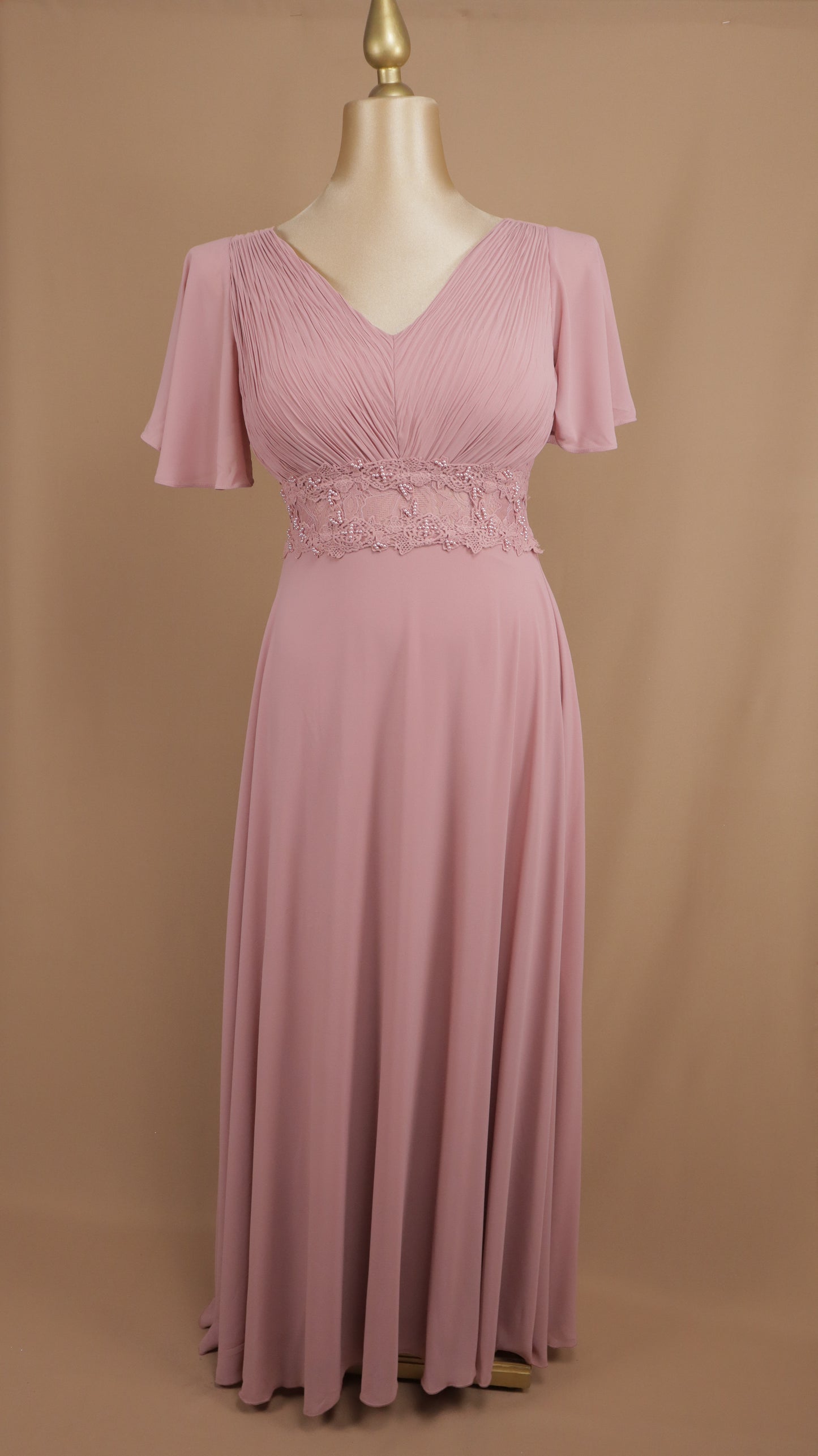 Vestido largo talla extra con aplicación en cintura