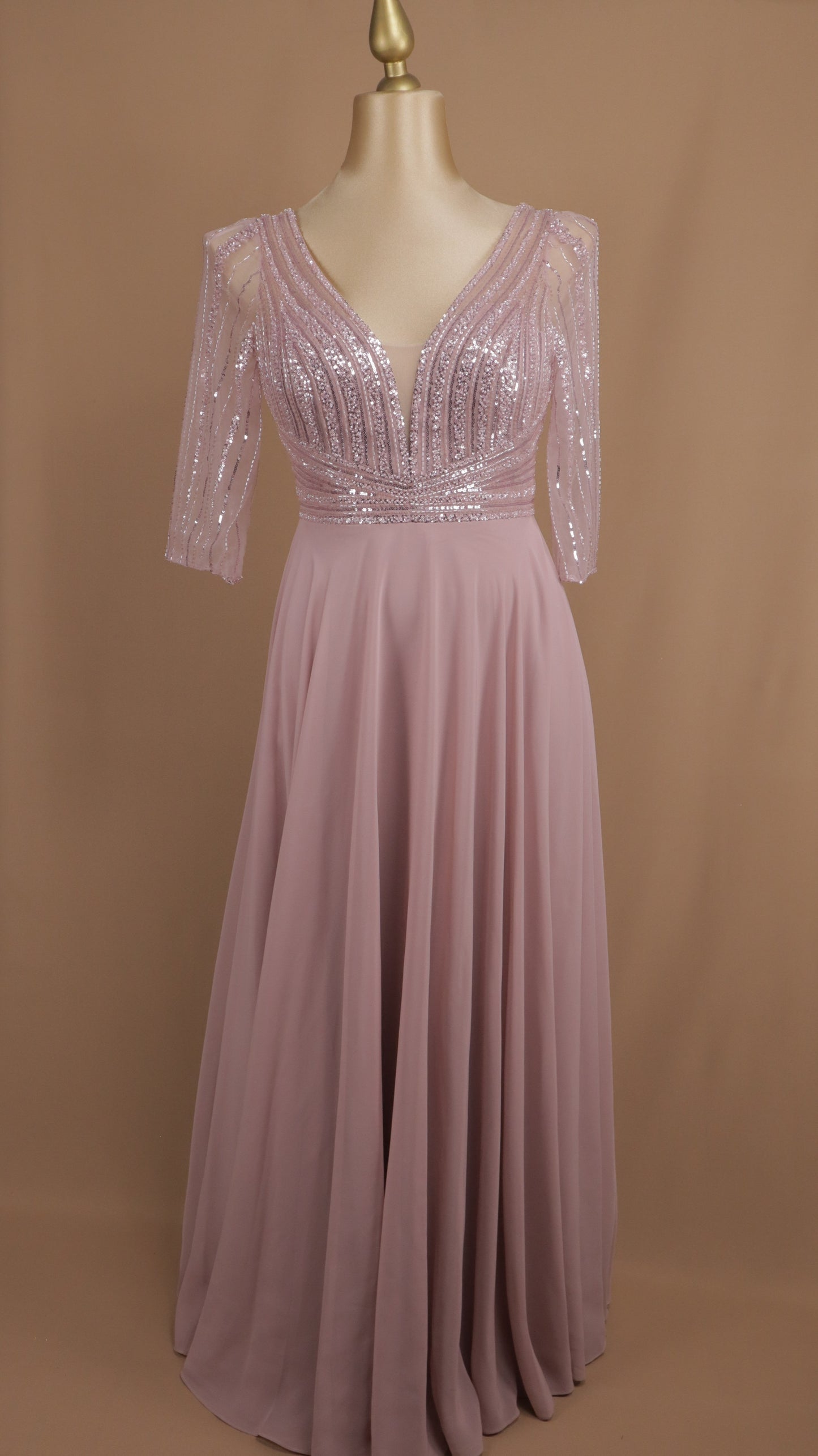 Vestido talla extra con manga larga y aplicación