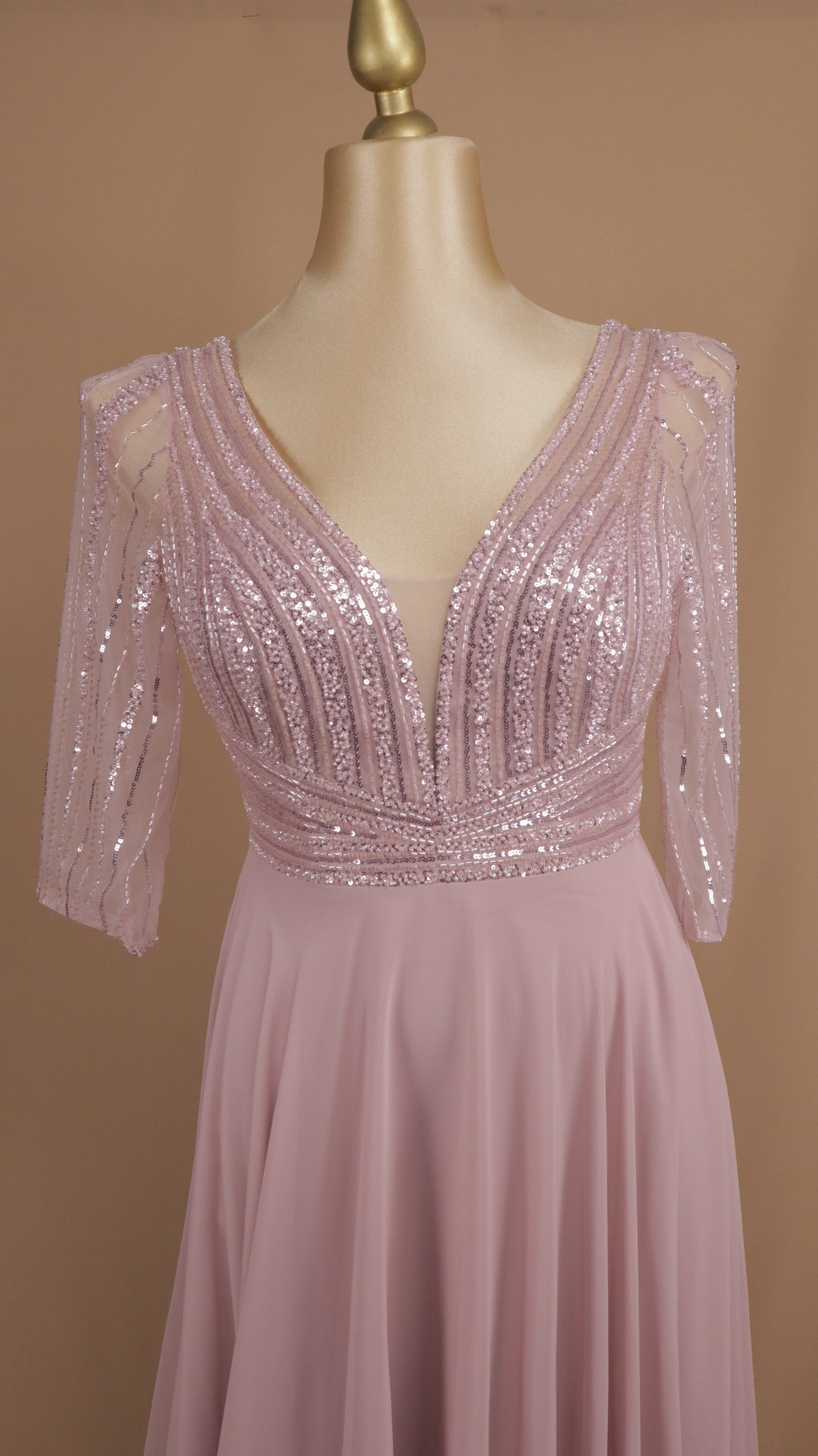 Vestido talla extra con manga larga y aplicación