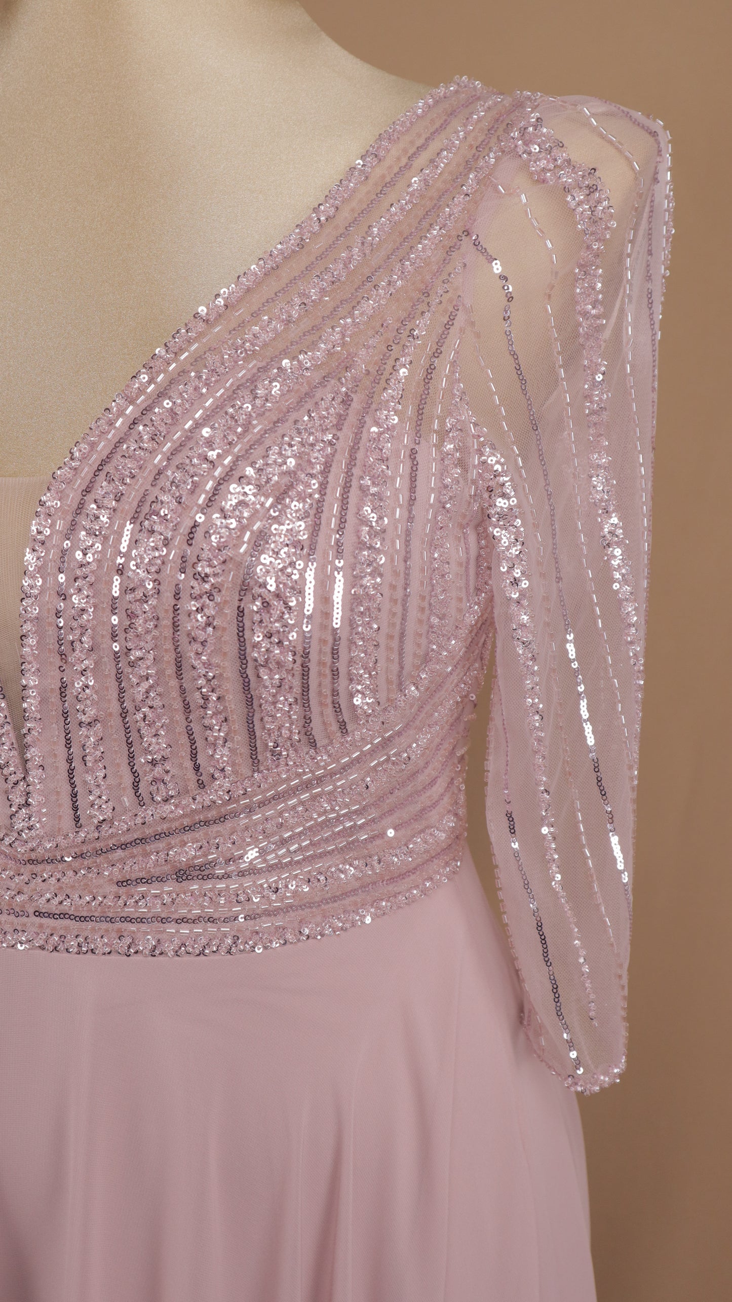 Vestido talla extra con manga larga y aplicación