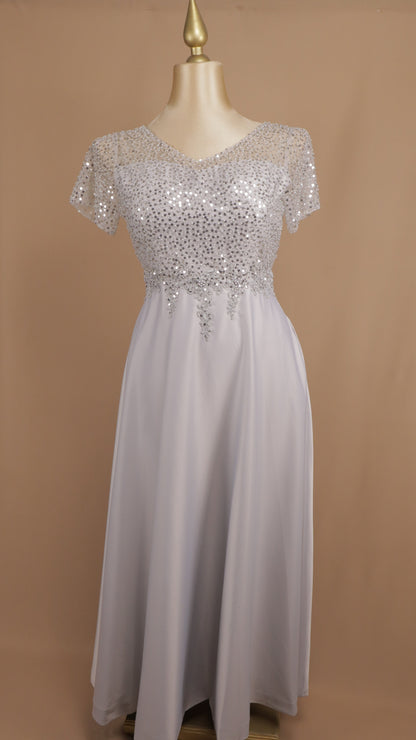 Vestido largo talla extra con aplicación y manga corta