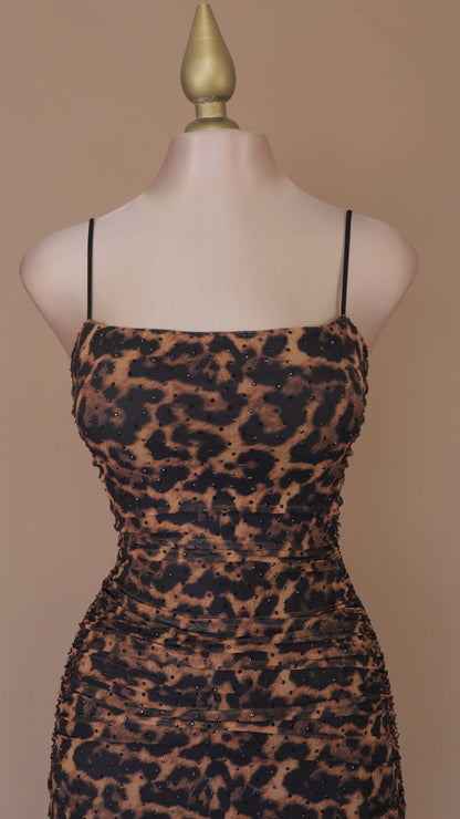 VESTIDO MAXI ANIMAL PRINT CON ESCOTE CRUZADO EN LA ESPALDA