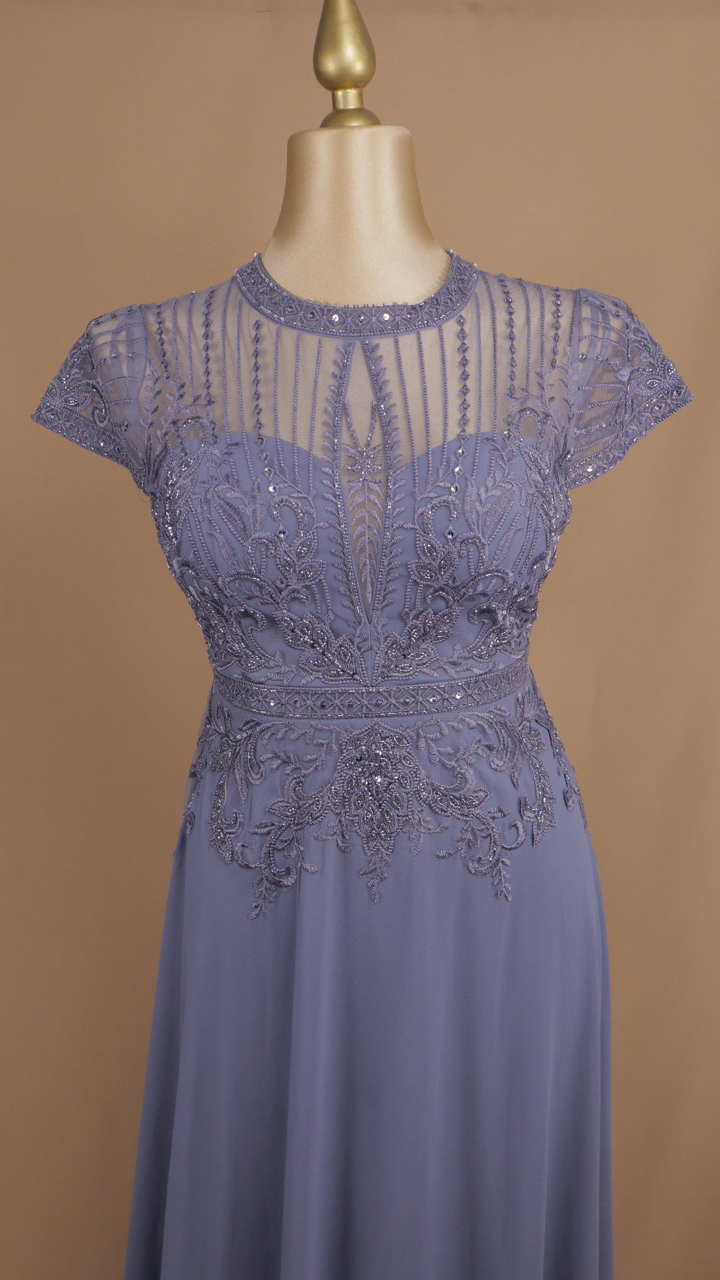 Vestido largo plus size con aplicación y manga 3/4