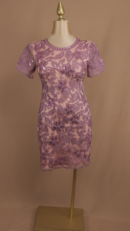 Vestido corto talla extra con bordado