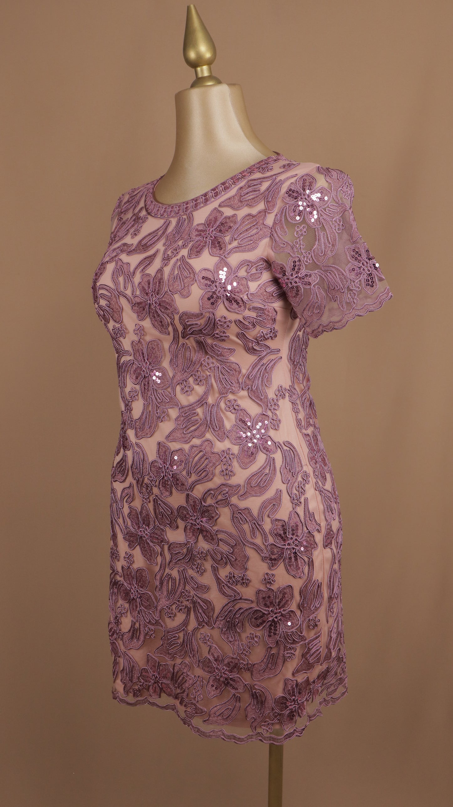 Vestido corto talla extra con bordado