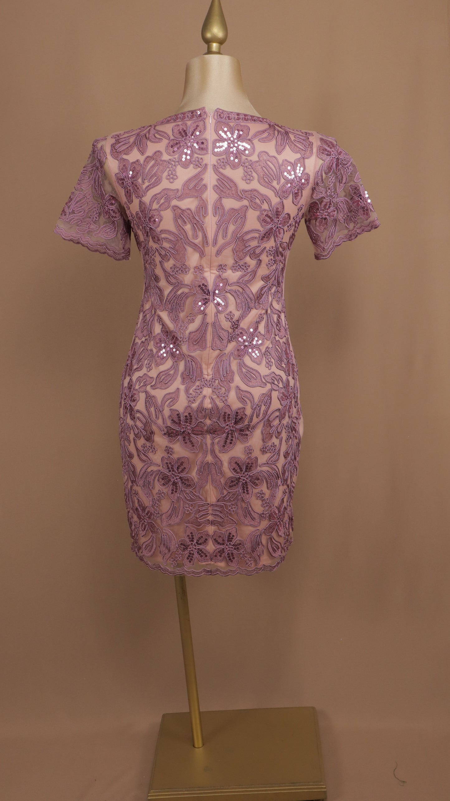 Vestido corto talla extra con bordado