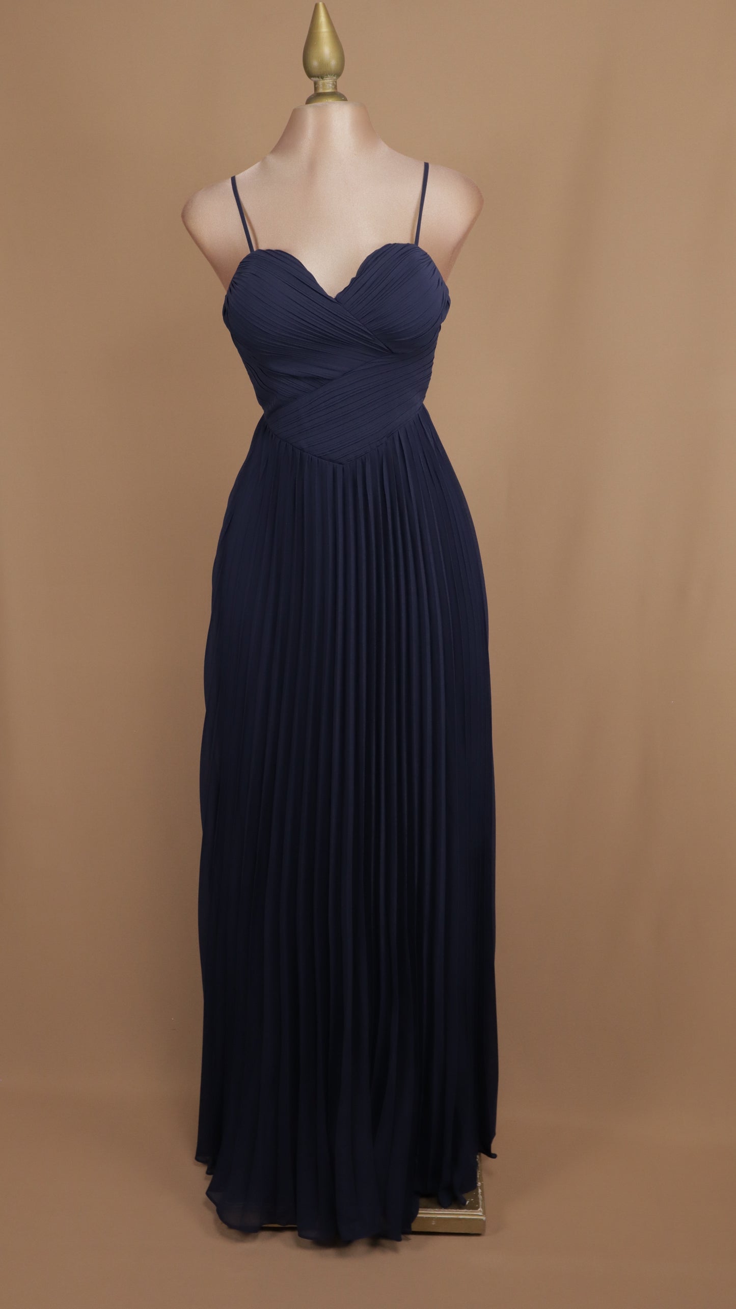 Vestido largo escote corazón plisado