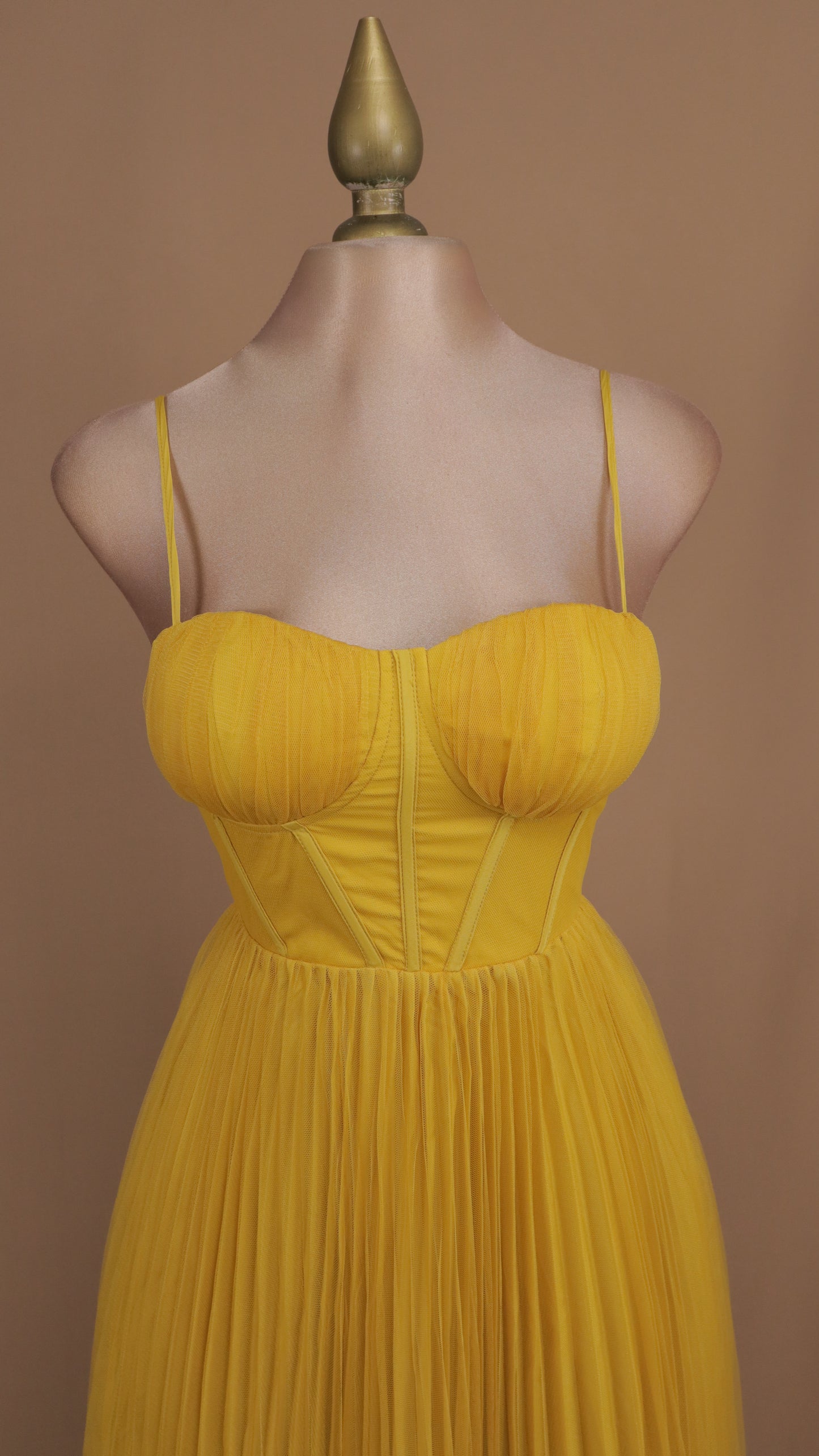 Vestido maxi de tull en línea A con copa y corset