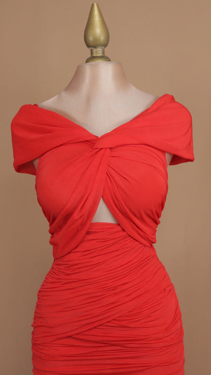 Vestido 3/4 ajustado al hombro con pliegues