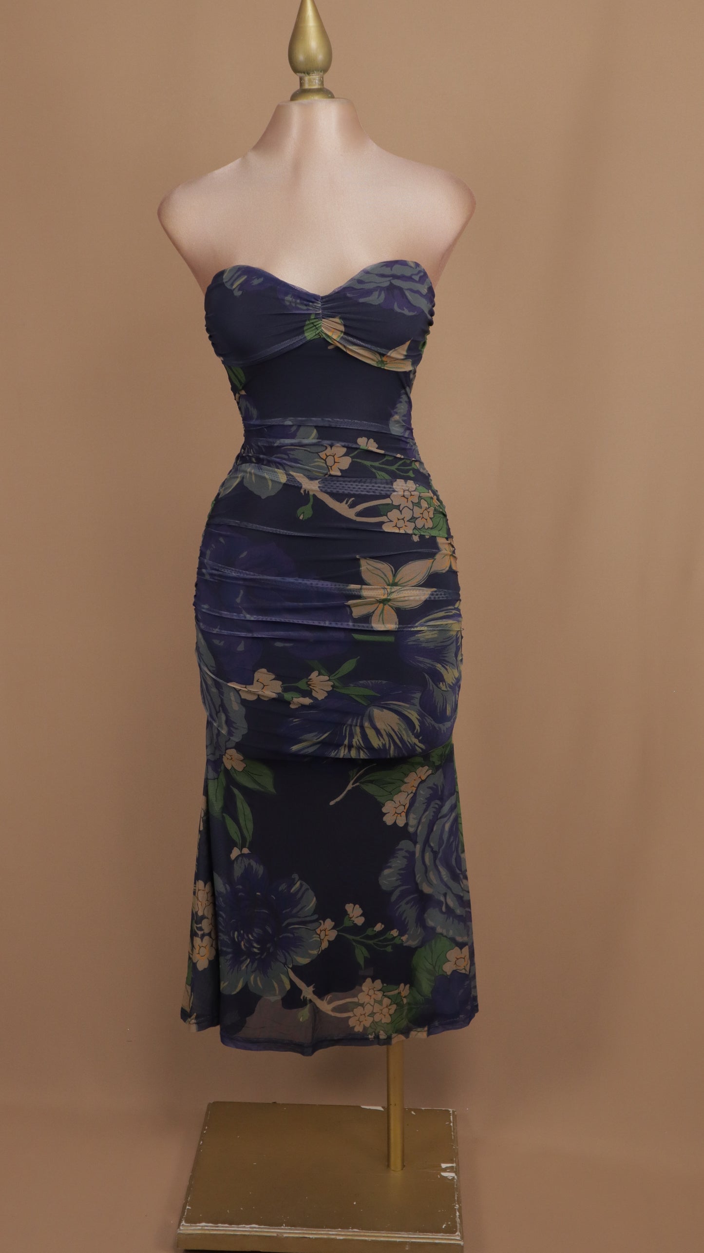 Vestido midi estraple estampado