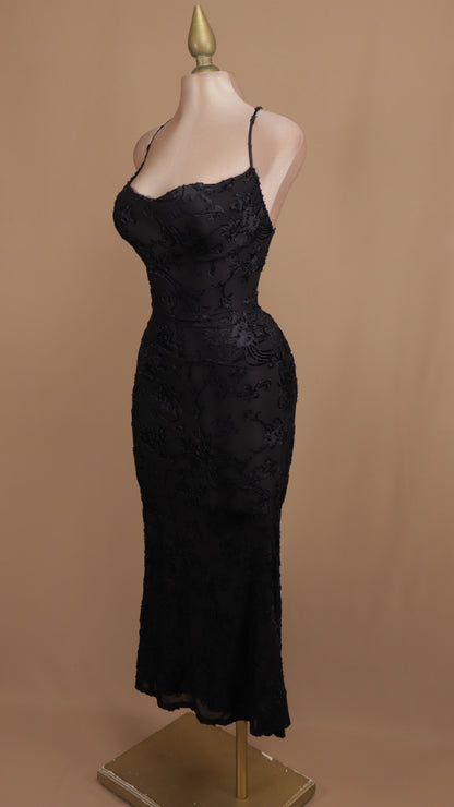 Vestido midi con terciopelo en 3D y corset