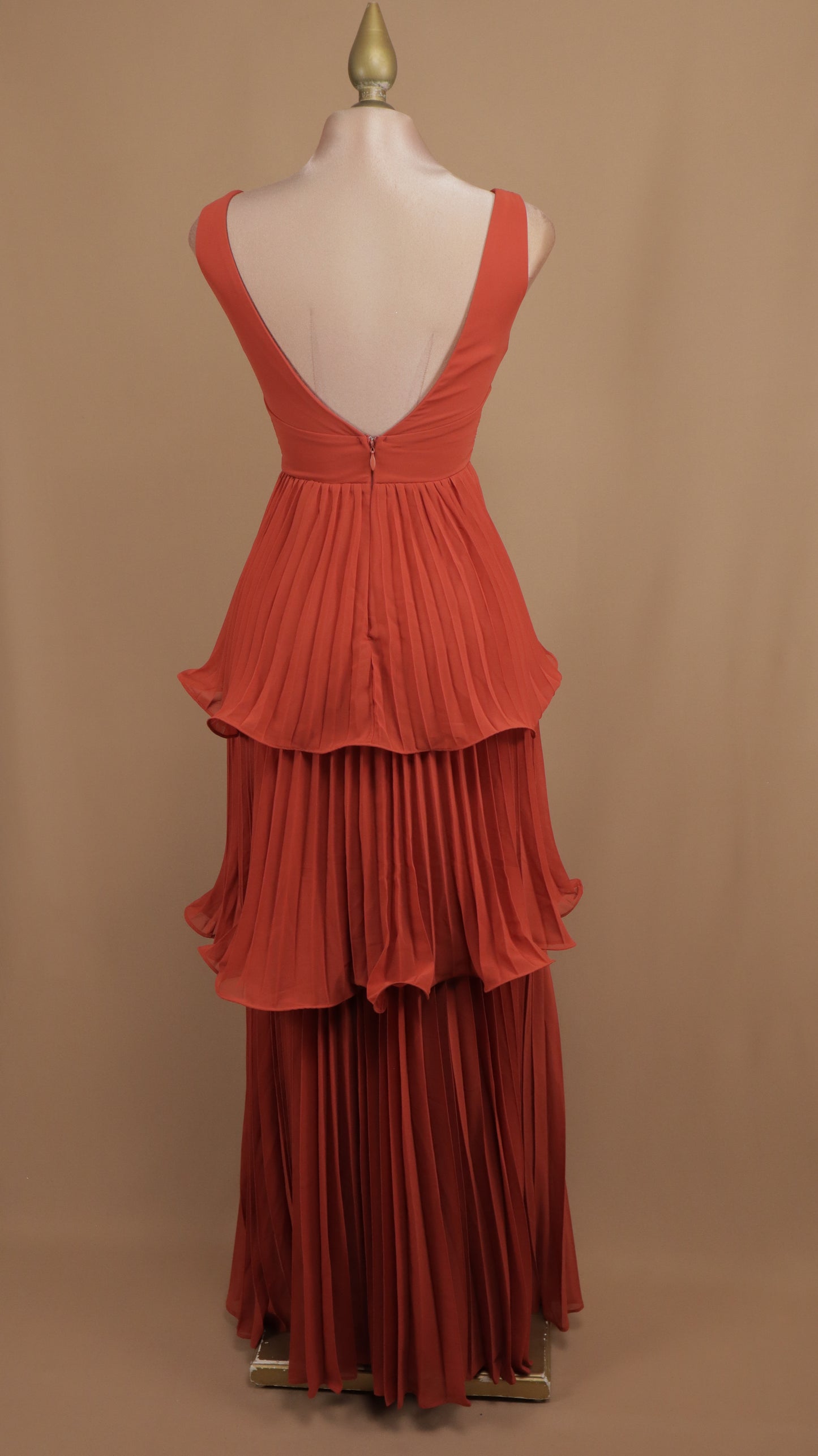 Vestido largo de olanes y plisado