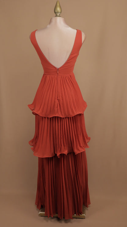 Vestido largo de olanes y plisado