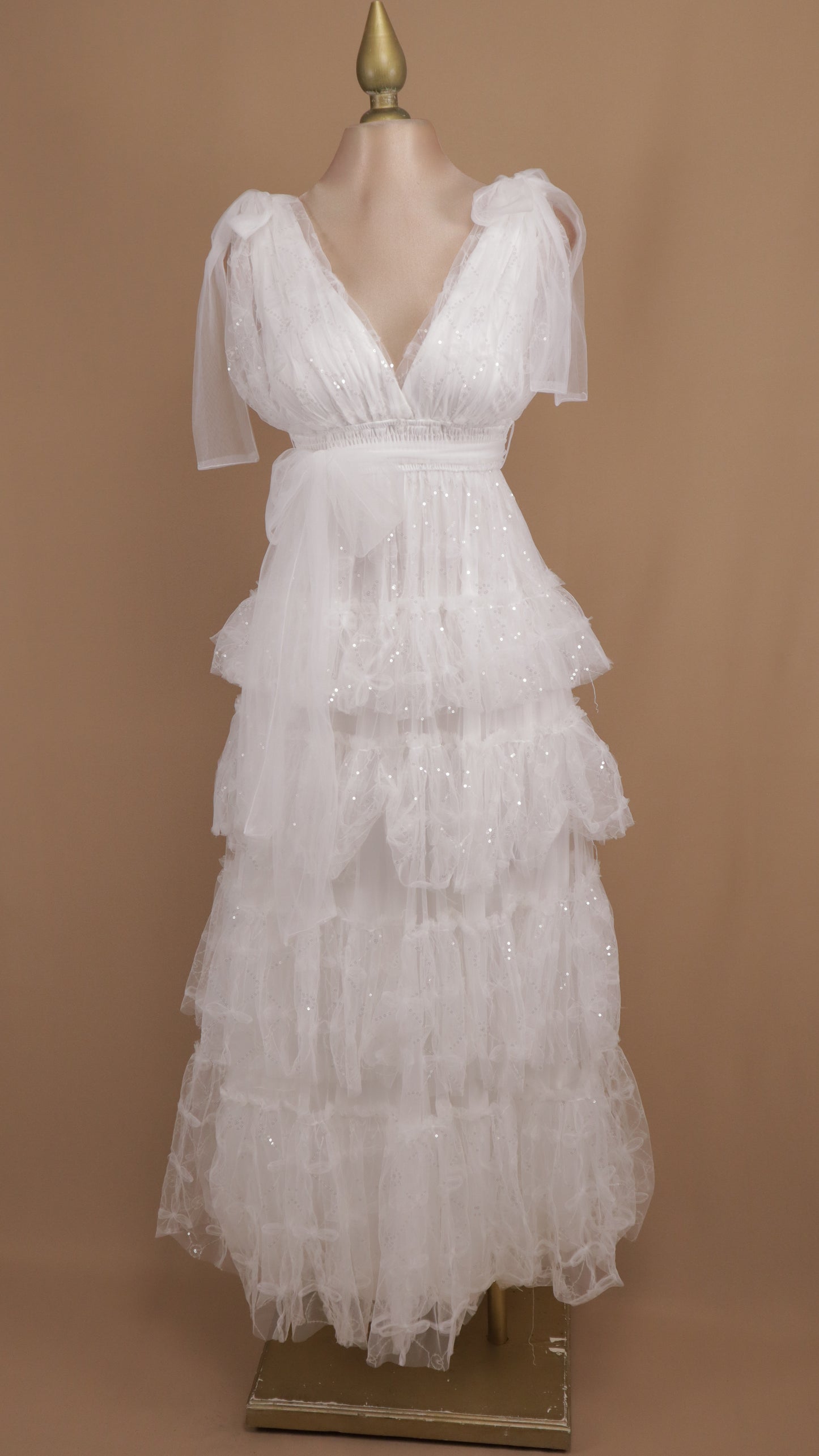 Vestido largo con olanes y escote en V