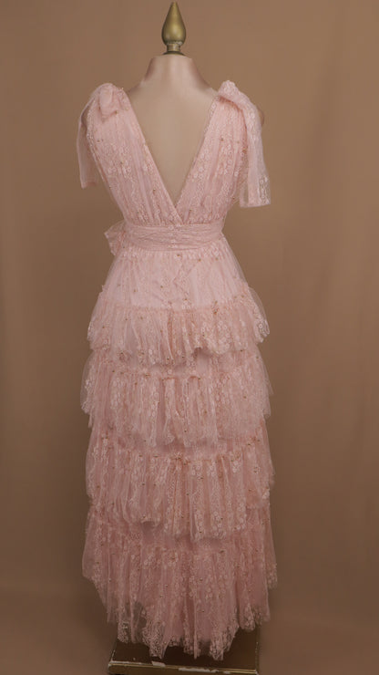 Vestido largo de tul con perlas y bordado