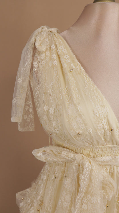 Vestido largo de tul con perlas y bordado