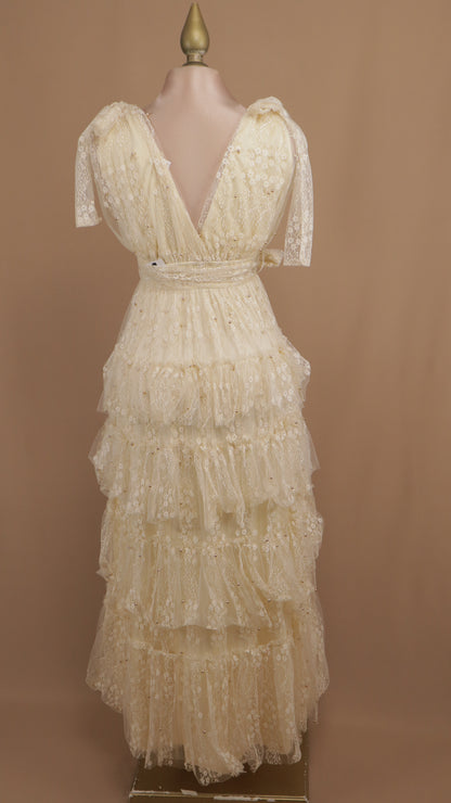 Vestido largo de tul con perlas y bordado