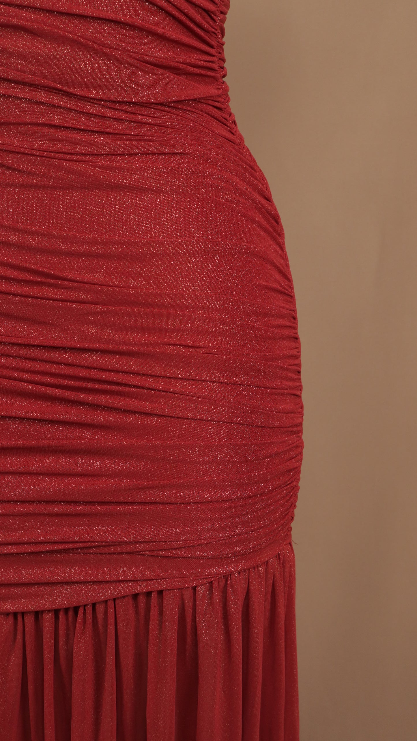 Vestido largo asimétrico manga larga con destellos