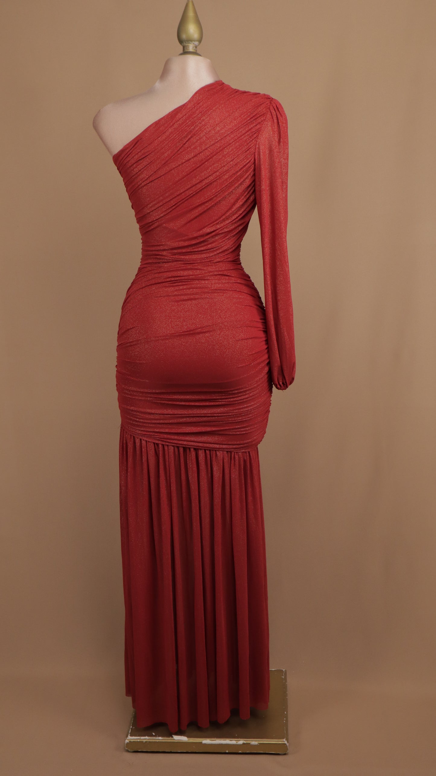 Vestido largo asimétrico manga larga con destellos