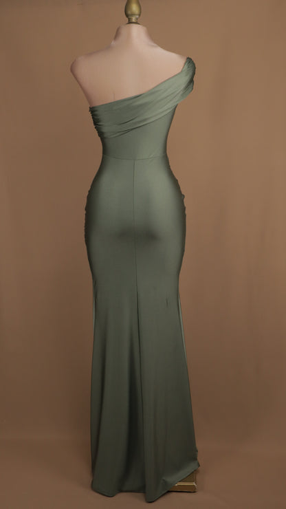 Vestido largo de licra con escote asimétrico