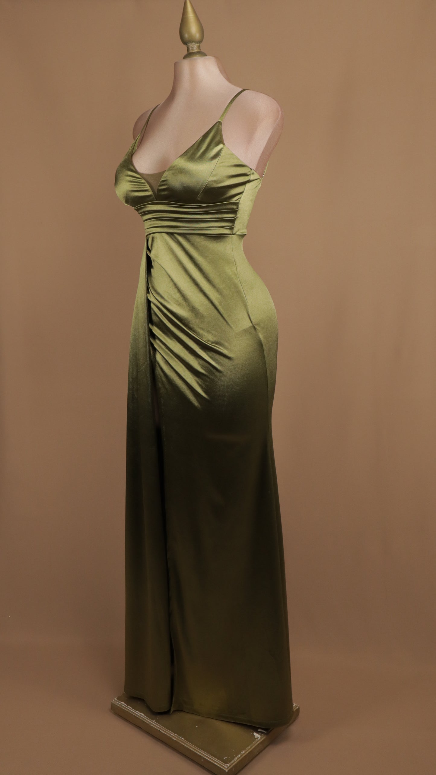 Vestido largo escote en V de tirantes con estola